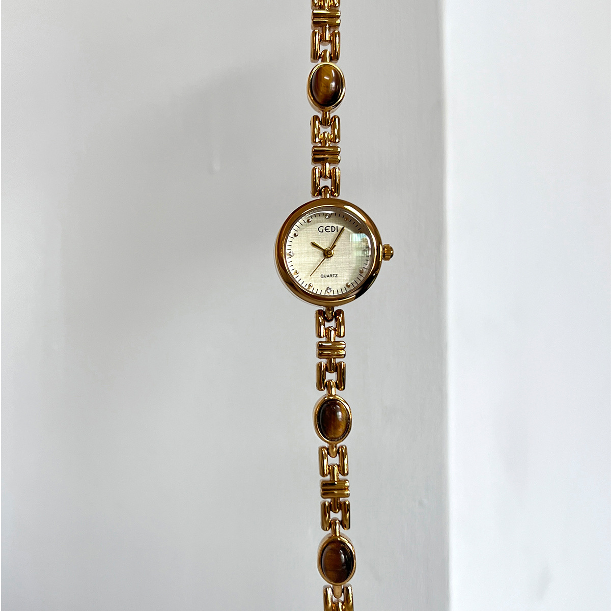 GEDI Luxury Gold Women Watches - Luxury Watch With Green Dial avaliação e preço