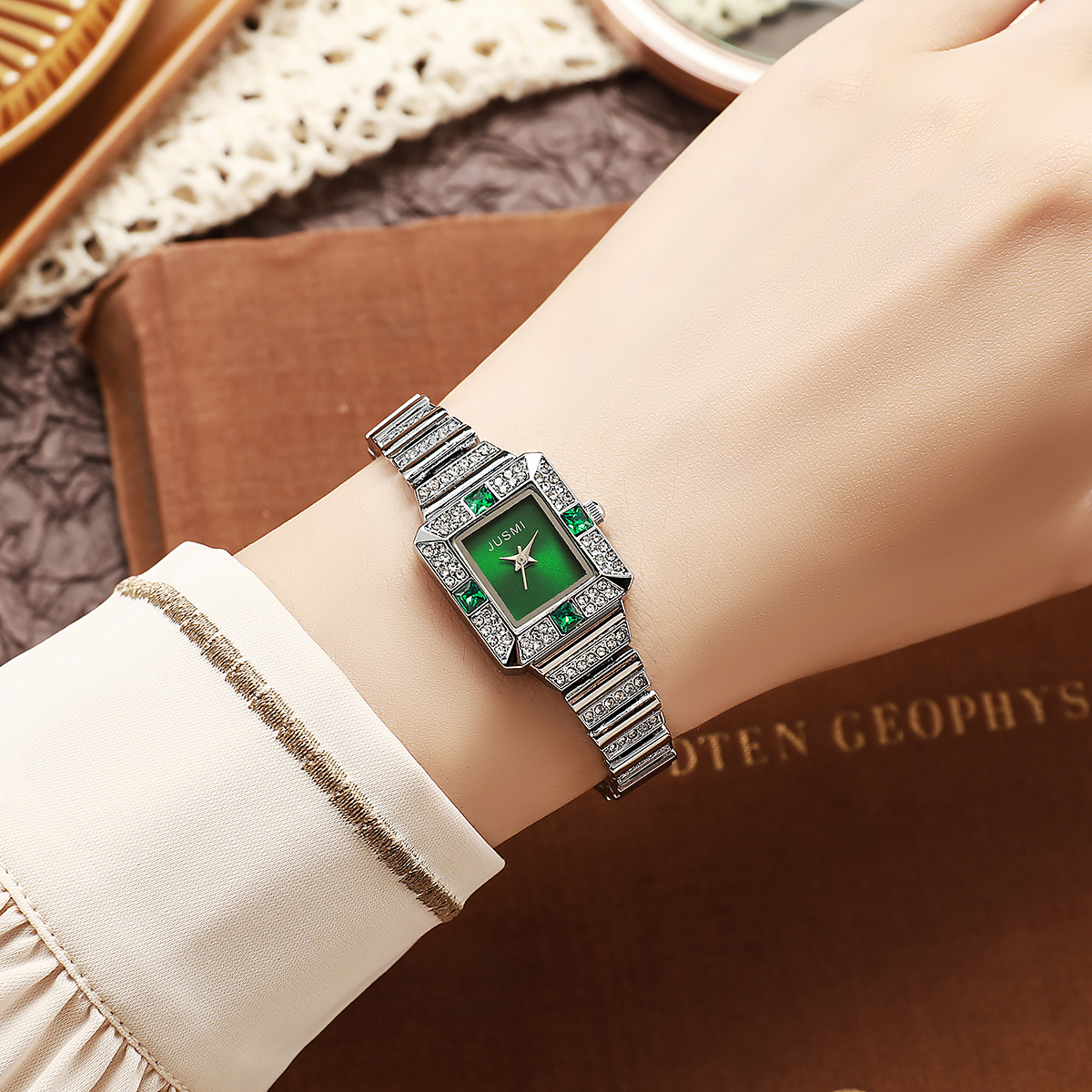 Luxury Gemstone Square Women's - Luxury Watch With Green Dial avaliação e preço